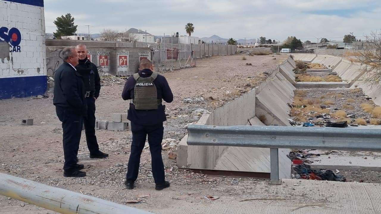 Encuentran a hombre asesinado a golpes en el arroyo El Mimbre