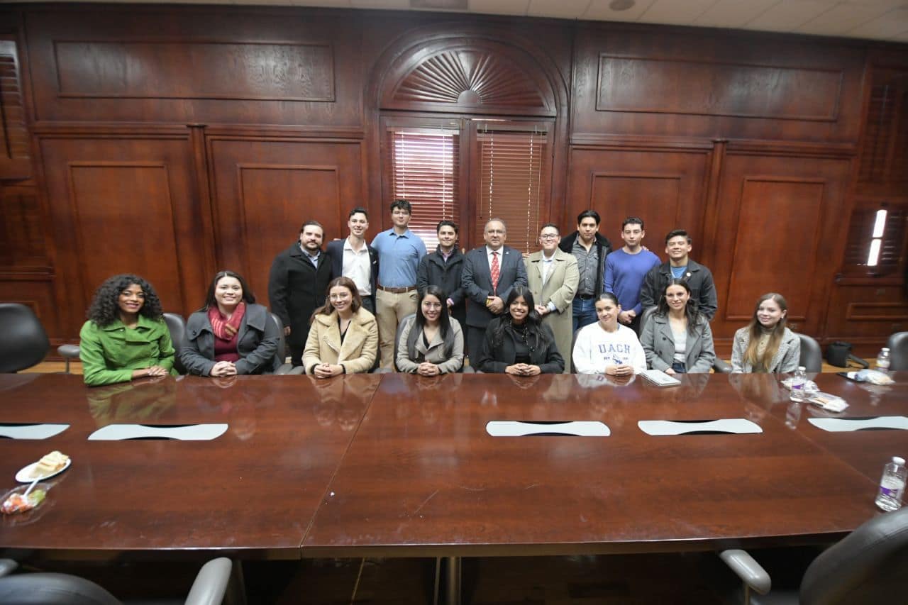 Acuerda rector de la UACH estrategias y planes para el próximo periodo escolar con líderes estudiantiles