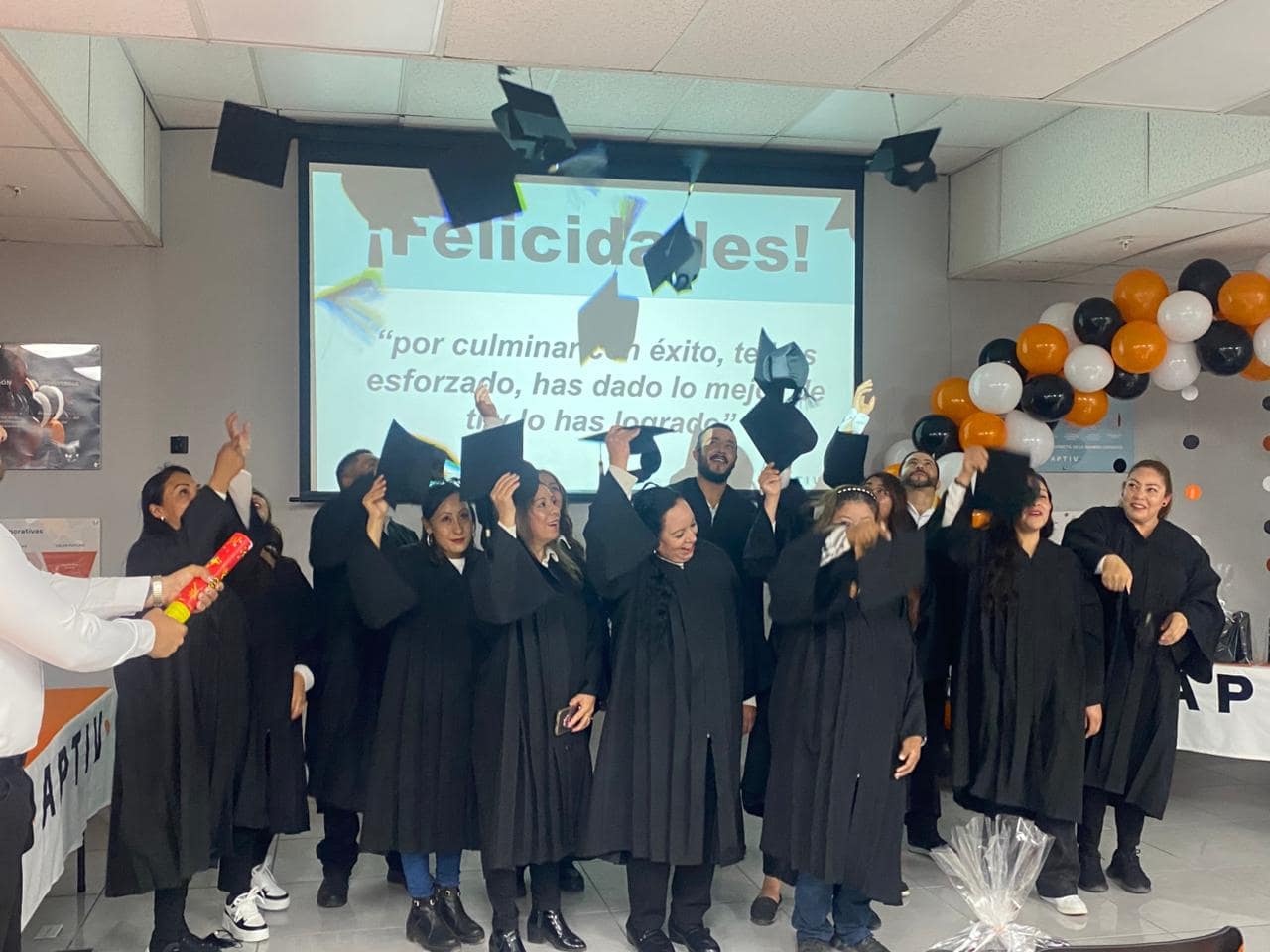 Culminan la secundaria 26 trabajadores de empresa maquiladora APTIV con apoyo del ICHEA