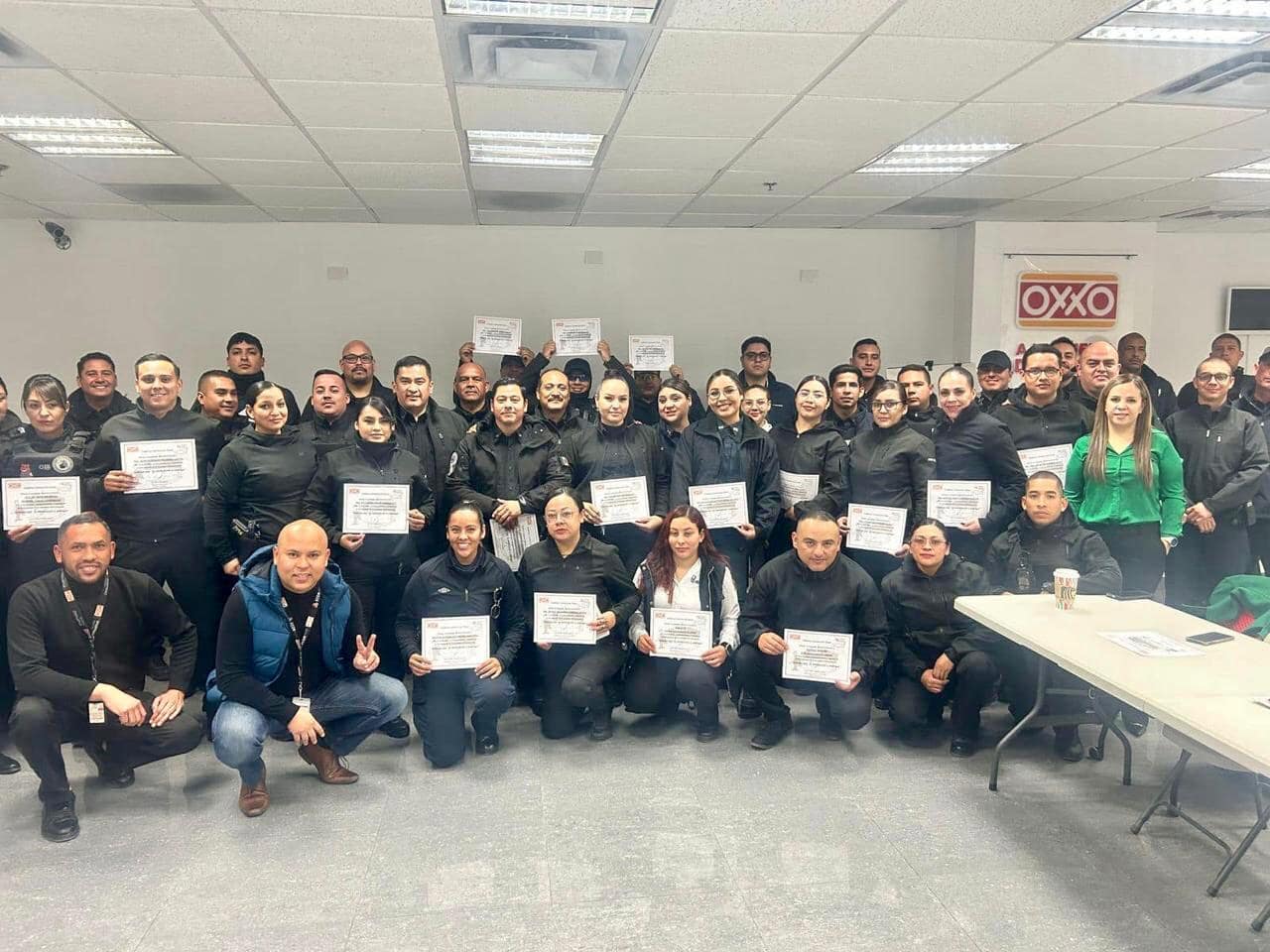 Reconoce Grupo OXXO a policías municipales por esclarecimiento de robos durante el 2024