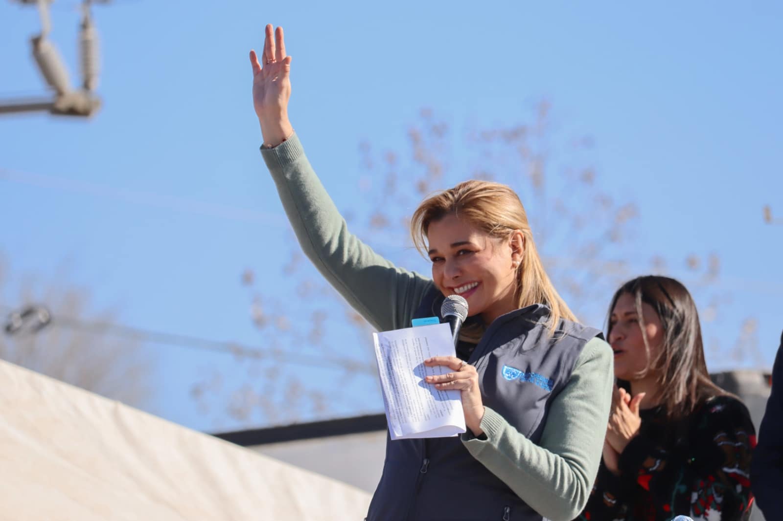 Maru Campos une a cerca de 4 mil cuauhtemenses en la última Megaposada Navideña de la temporada