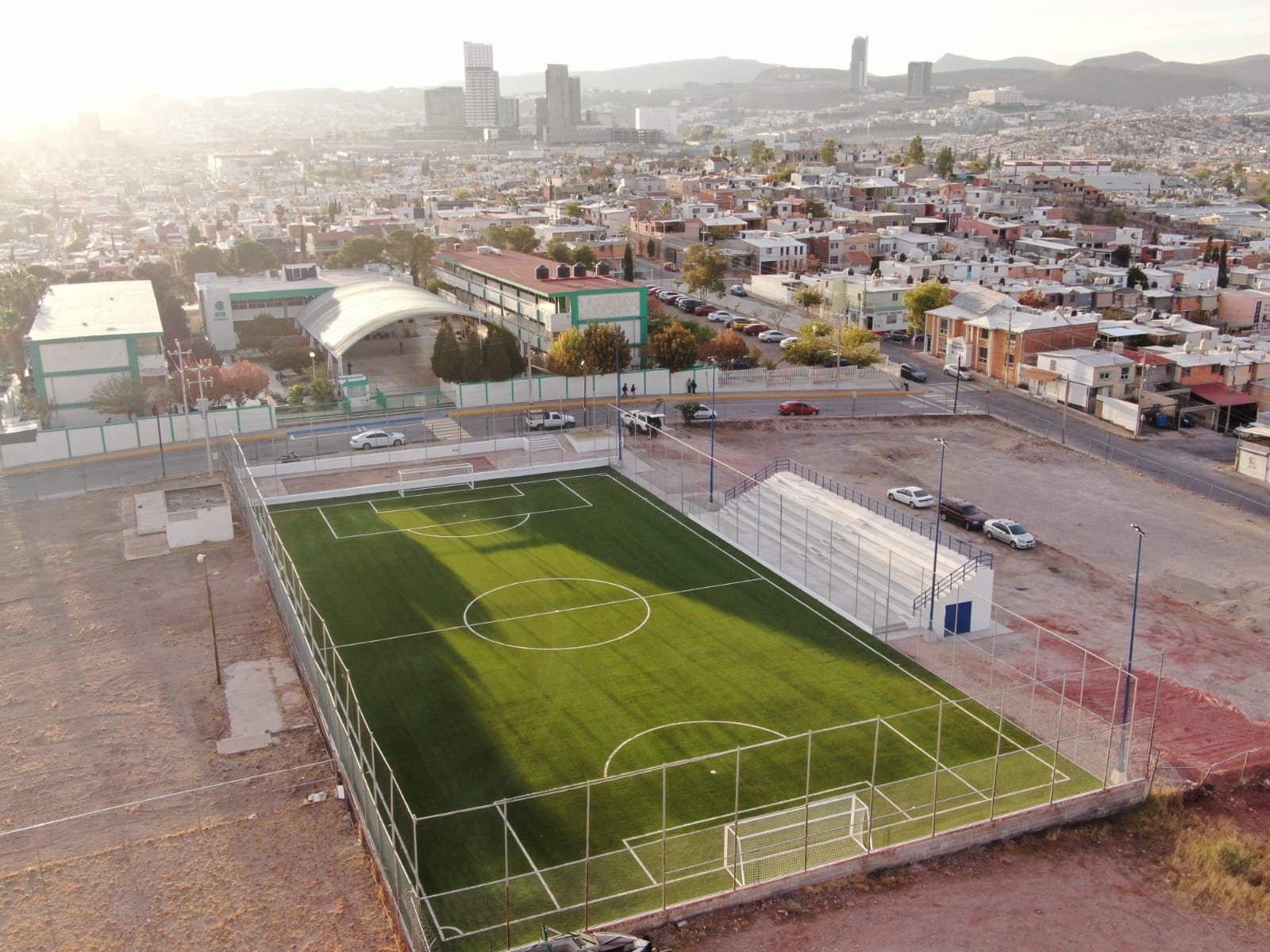 Entrega alcalde Bonilla rehabilitación de cancha 7×7 en COBACH 4