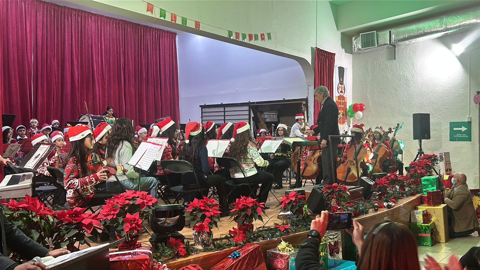 Presenta Música en mi Escuela su Festival Navideño
