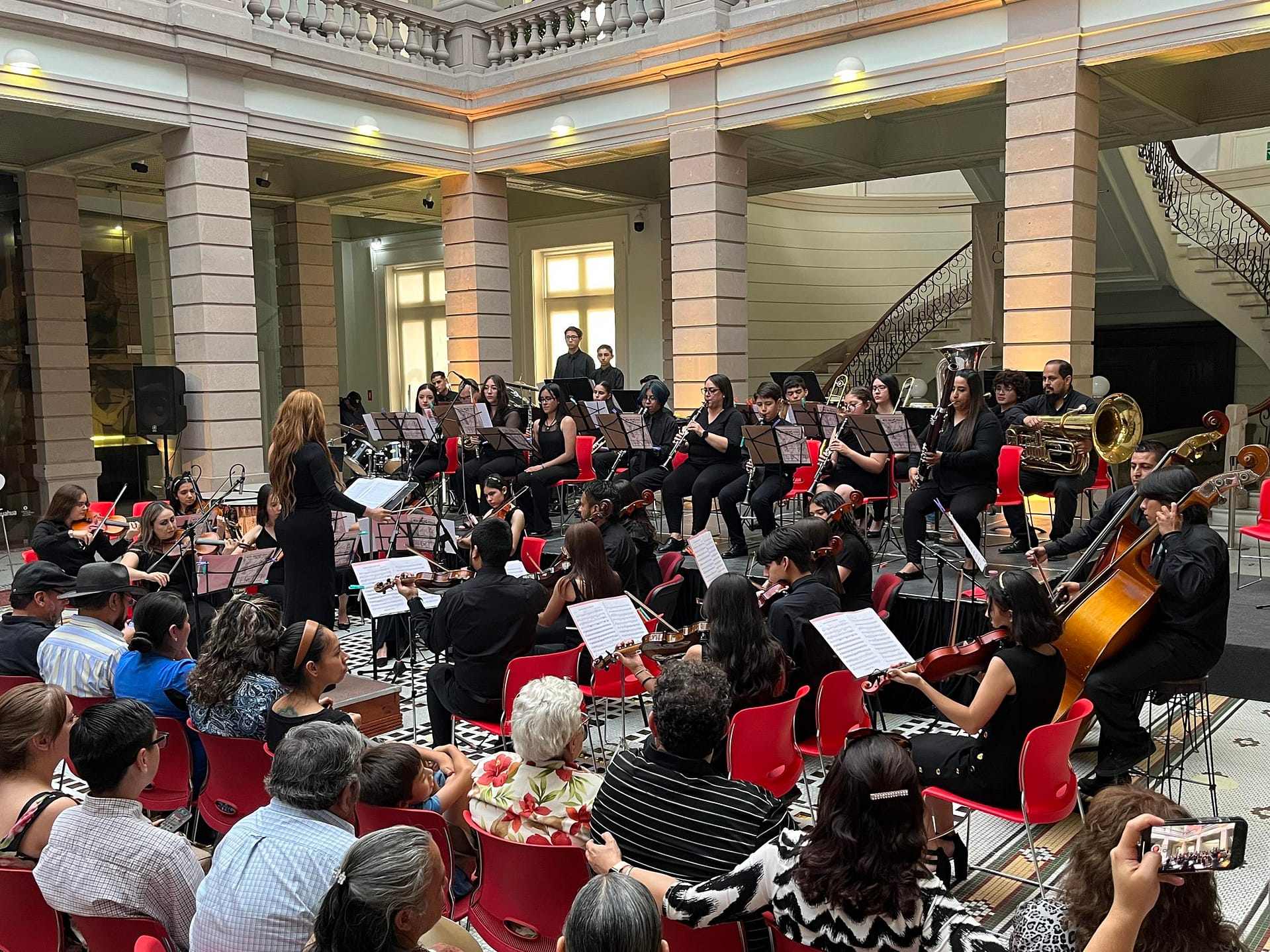 Invita el Centro de Estudios Musicales al concierto “Paseo Navideño”